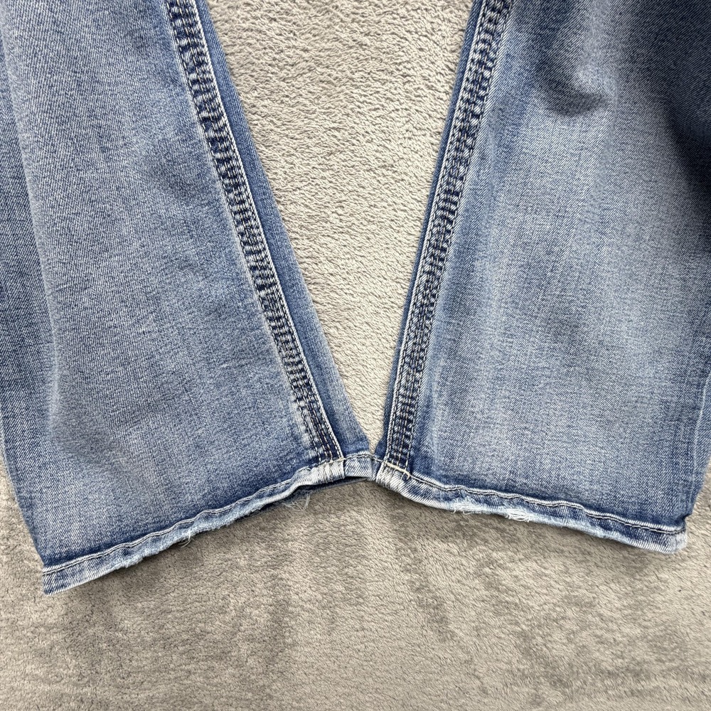 BKE Jeans Mens 33x34 Blue Light Wash Straight Jake Stretch Distressed Fit - Picture 4 of 9